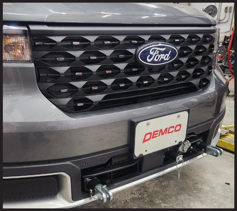 9519366 – DEMCO Vehicle Baseplate, Tabless Single Lug With Safety Cable Hooks - view 2